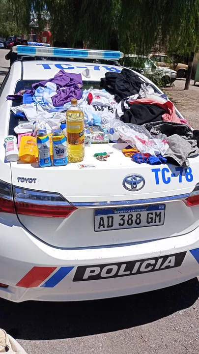 Detuvieron a cuatro personas que entraron a robar a un supermercado