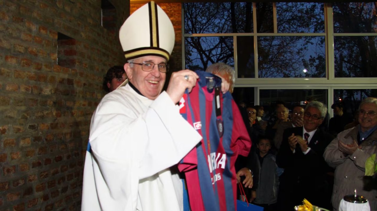 Murió el Papa: el amor de Francisco por San Lorenzo
