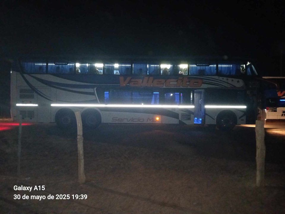 Apedrearon un colectivo de larga distancia en Bermejo