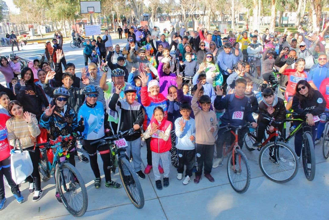 Chimbas cerró sus vacaciones de invierno a pura bici y alegría